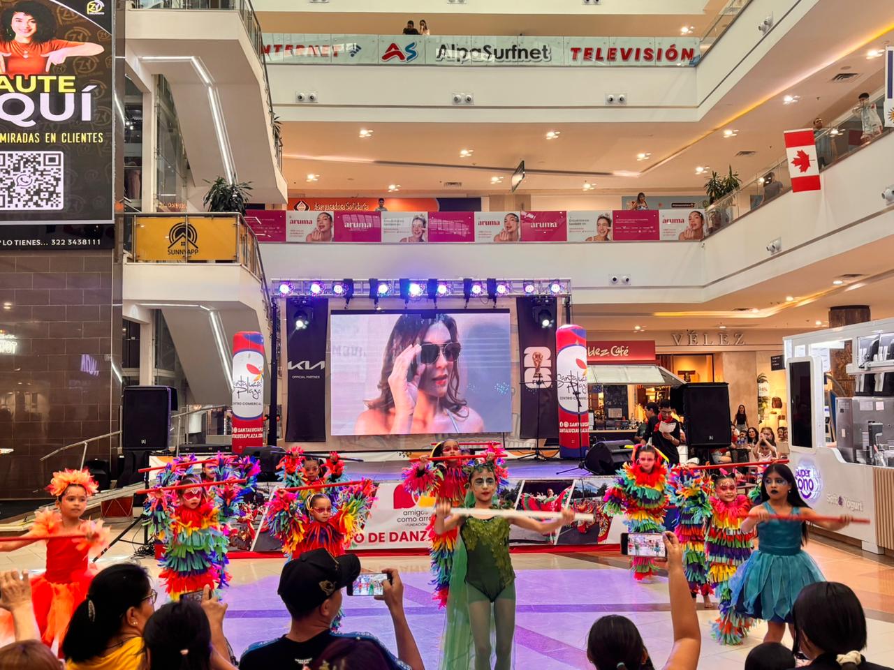 Participantes en actividad de danza